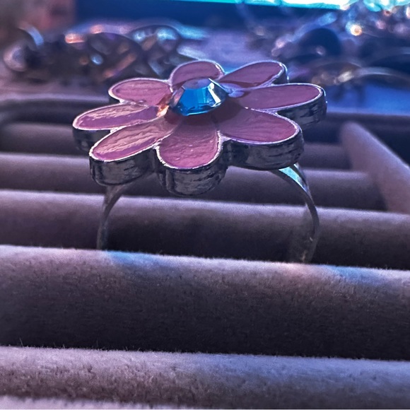 Flower ring - Picture 2 of 2